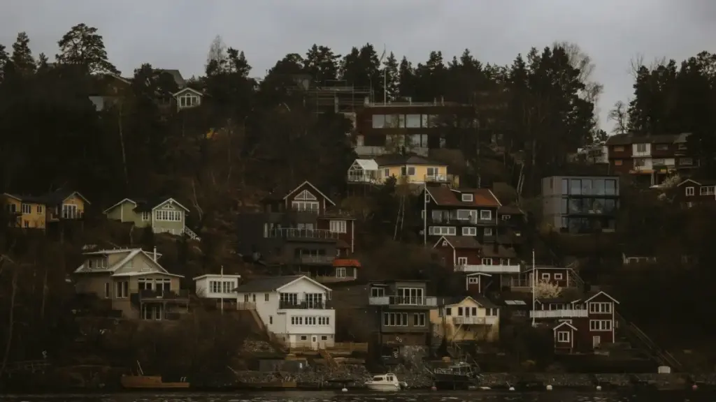 Amagezi ag'okola mu Luganda ku ngeri y'okufuna abakrea ba Discord mu Lebanon okusobozesa okukuba amawulire g'omunda mu Uganda n'okuwandiika ROI.