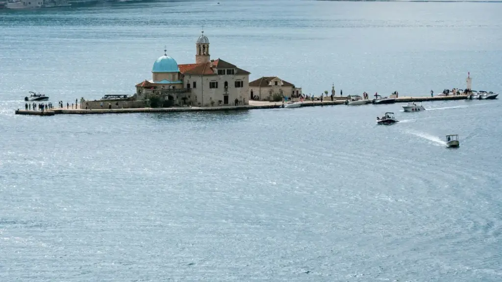 Omuwendo gw'ensonga ezikwata ku Chingari mu Myanmar, engeri y'okuzuula creators abalala, neŋŋanda ez'enjawulo ezijja kukuyamba okwogera ku new beauty launches mu Uganda.