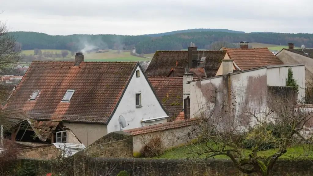 Amagezi ag’ekyama ku bakola mu Uganda: okusanga brand zo za Tanzania ku Etsy, okuteeka okubanja unboxing ne testimonial clips okufumba endagaano ez'amaanyi.
