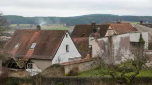Amagezi ag’ekyama ku bakola mu Uganda: okusanga brand zo za Tanzania ku Etsy, okuteeka okubanja unboxing ne testimonial clips okufumba endagaano ez'amaanyi.