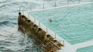 Osobola okufuna aba YouTube ba Tanzania abasinga okukola emabega w'akamera n'okubawa sponsor nga okozesa signals za YouTube n'obukodyo bwa local search.